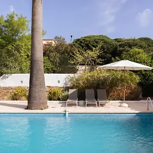 Villa Domaine L'oiseau Bleu, 800 M From The In, Sainte-Maxime